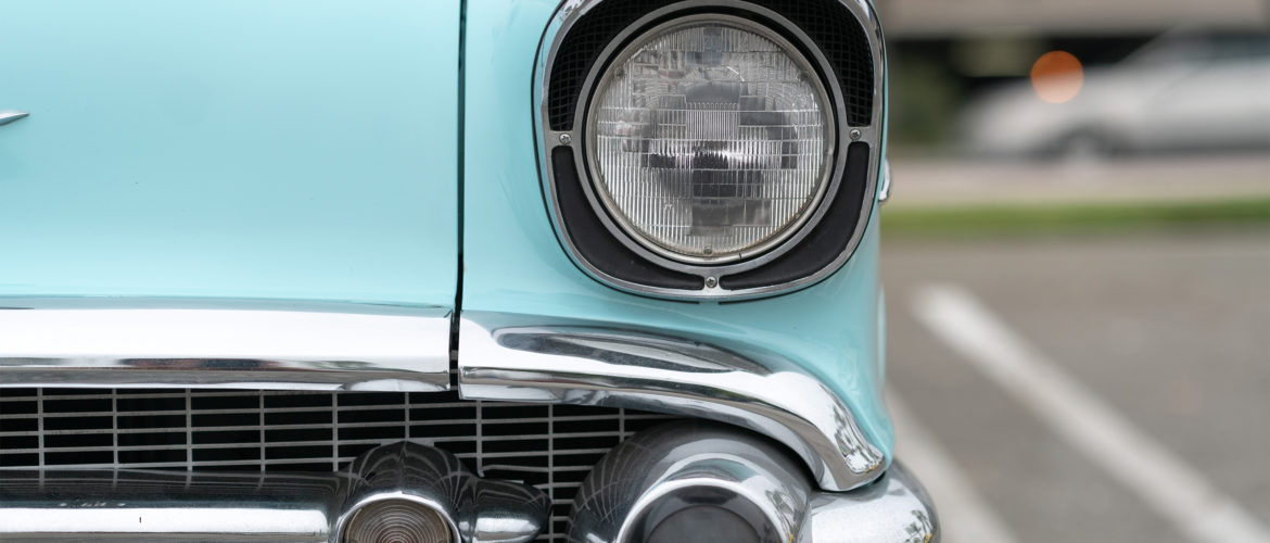 ¡Los carros azul turquesa tienen un atractivo visual muy peculiar!