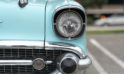 ¡Los carros azul turquesa tienen un atractivo visual muy peculiar!