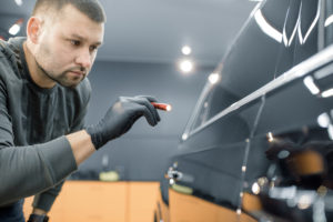 cómo quitar un tallón de pintura del carro