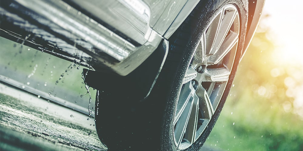 Descubre cuáles son los efectos de la lluvia ácida en autos 🌧️